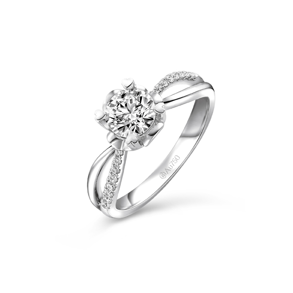 Love is Beauty Collection 18K Gold Diamond Ring