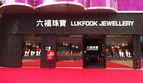 圖片1:大氣輝煌的「常平百花時代廣場店」外觀