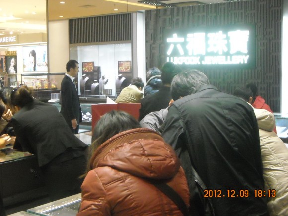 熱鬧的銷售場面