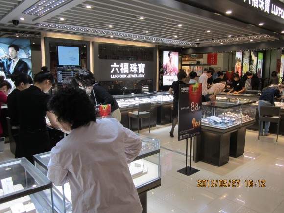 圖片3:絡繹不絕的顧客