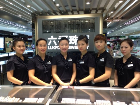 圖片3:專櫃職員靚麗合影