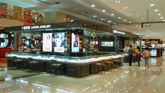 图片1:专柜靓丽形象