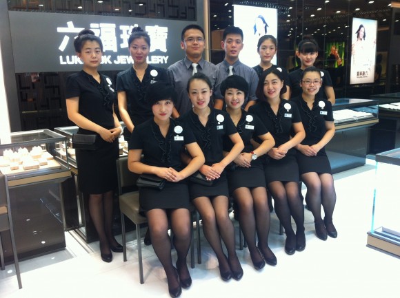 圖片3:全體銷售人員靚麗合影