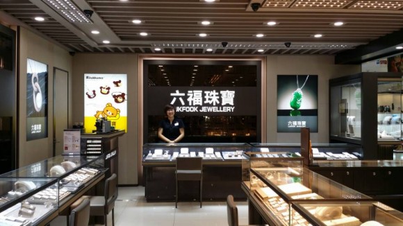 圖片1 大連大偉時代購物廣場六福專櫃的靚麗風貌