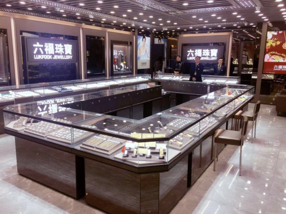 整洁明亮的店内柜台