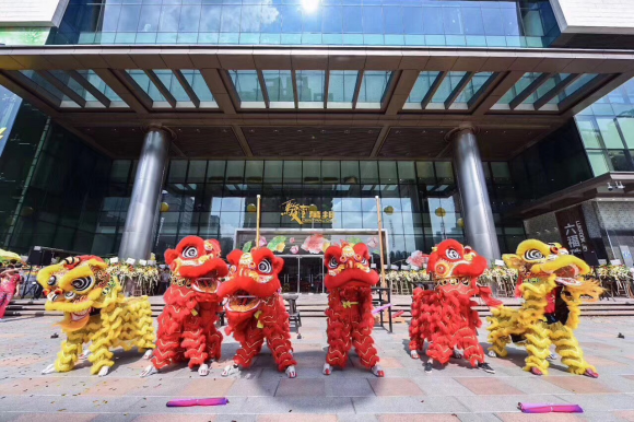 广东省广州市花都骏壹万邦广场「六福珠宝」专卖店隆重开业