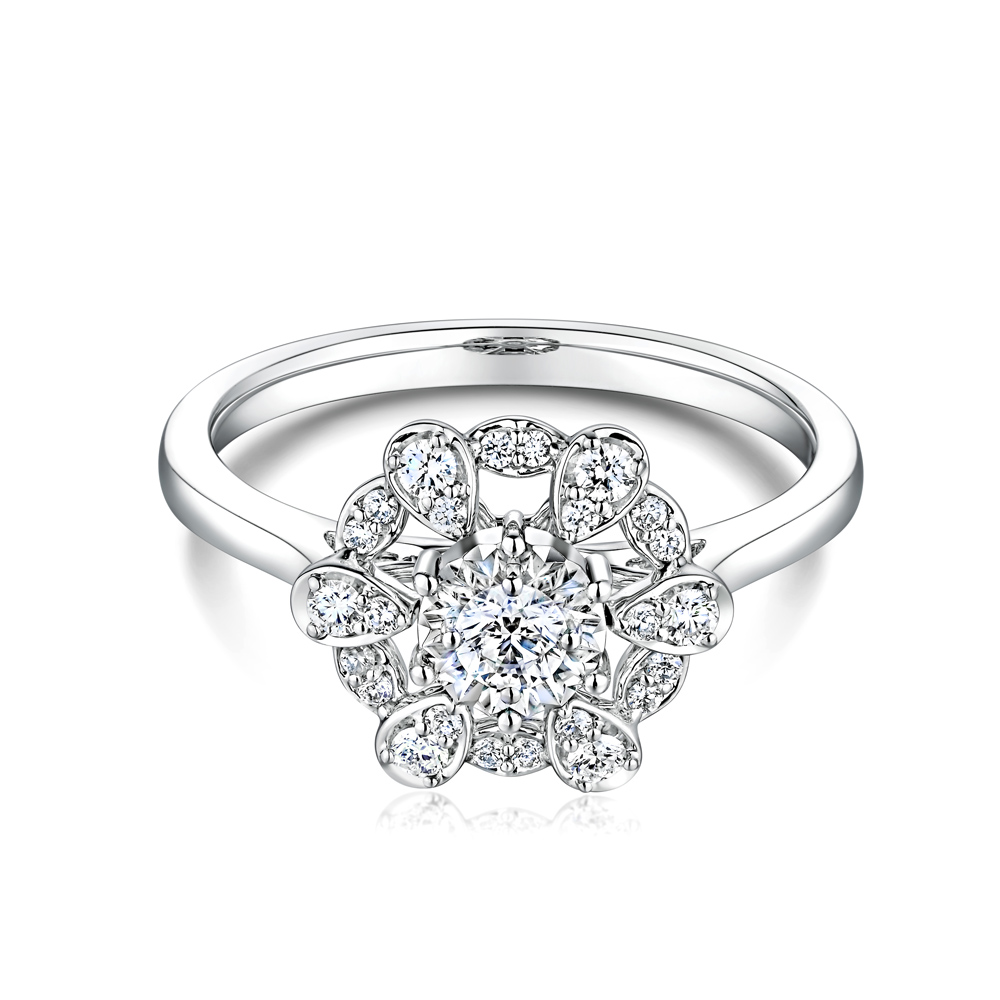 天天爱上新"凝耀花语"18K金钻石戒指